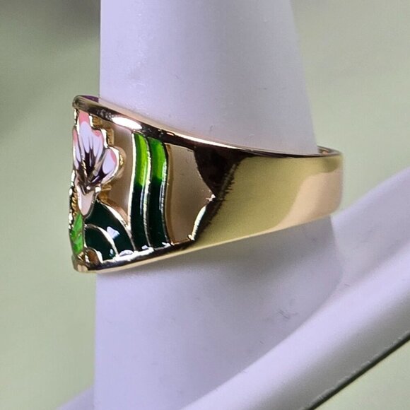Golden Floral Enamel Ring With Pink & Green Lily Design Size 10‎ (NWOT) - Picture 3 of 7
